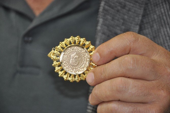 Altın çerçeveli cumhuriyet altını sahte çıktı