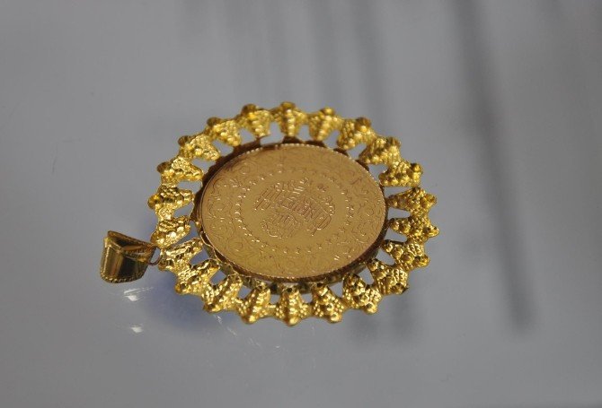 Altın çerçeveli cumhuriyet altını sahte çıktı