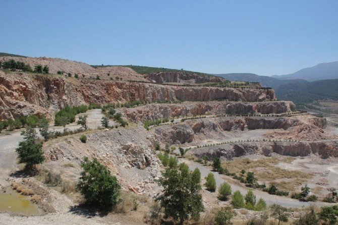 İzmir’de 600 dekarlık maden sahasında rehabilitasyon çalışmaları tamamlandı