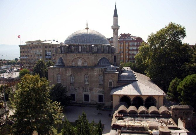 Osmanlı şaheseri Pertev Paşa Camii 437 yıldır sapasağlam ayakta