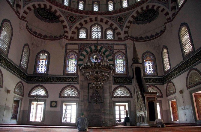 Osmanlı şaheseri Pertev Paşa Camii 437 yıldır sapasağlam ayakta
