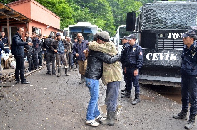 “Madenden Çıkmama” Eylemini Sonlandıran İşçiler Polisevinde
