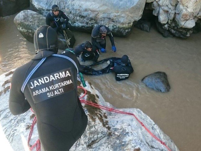 Babanın cesedini Ankara’dan gelen özel jandarma ekibi buldu