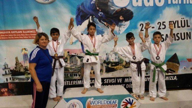 Düzceli judocular 17 madalya ile döndü