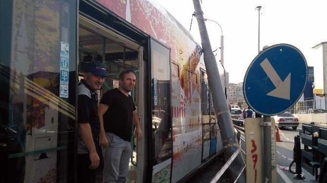 Kabataş- Bağcılar seferini yapan tramvay kaza yaptı : 3 yaralı