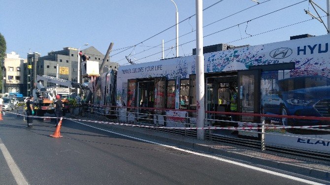 Kabataş- Bağcılar seferini yapan tramvay kaza yaptı : 3 yaralı