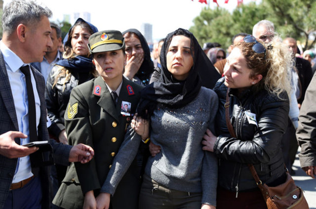 kahraman-yuzbasi-halil-ozdemir-in-askeri-8305790_3102_m.jpg kahraman-yuzbasi-halil-ozdemir-in-askeri-8305790_3102_m.jpg