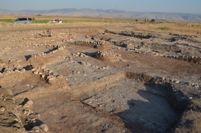 Türkoğlu’nda 9 bin yıllık şehir kalıntıları bulundu