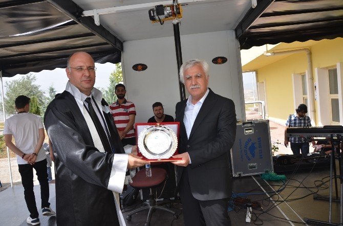 Adıyaman Üniversitesi Kahta MYO 10. Yıl Mezunlarını Uğurladı