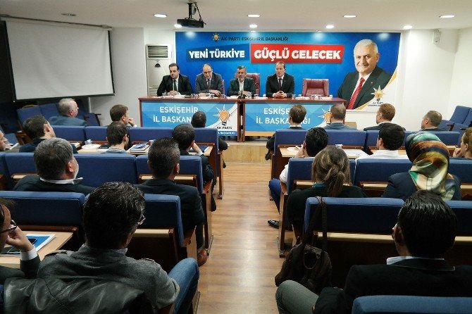 Karacan’dan AK Parti Tepebaşı yönetimine hayırlı olsun ziyareti