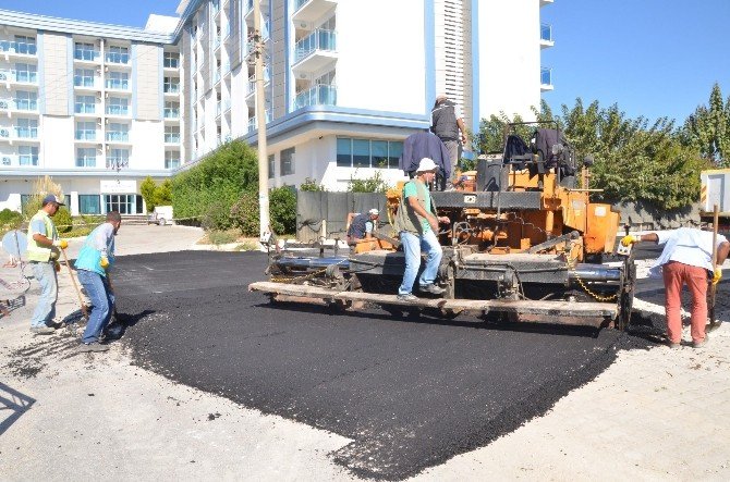 Kuşadası Karaova’da asfalt çalışması başladı