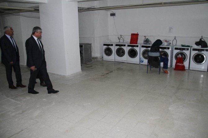 Kars Valisi Rahmi Doğan, KYK yurtlarını inceledi