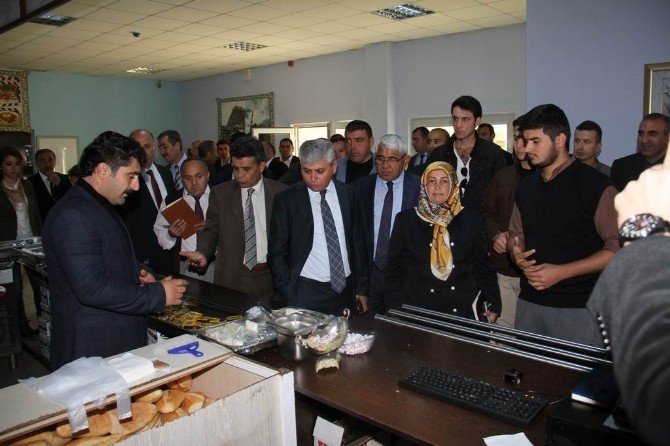 Kars Valisi Rahmi Doğan, KYK yurtlarını inceledi