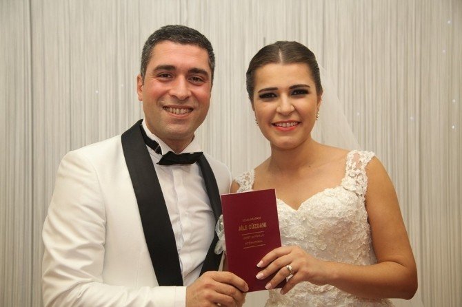 Başkan Altınok Öz, Sosyal Yardım İşleri Müdürü Ali Kemal Özdemir’in nikahını kıydı