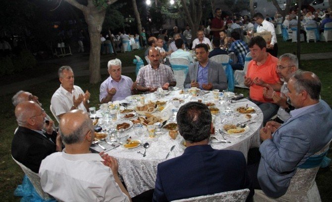 Kartal Müftülüğünden İftar Yemeği