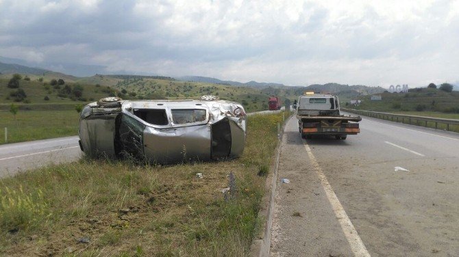Tosya’da Otomobil Takla Attı: 4 Yaralı