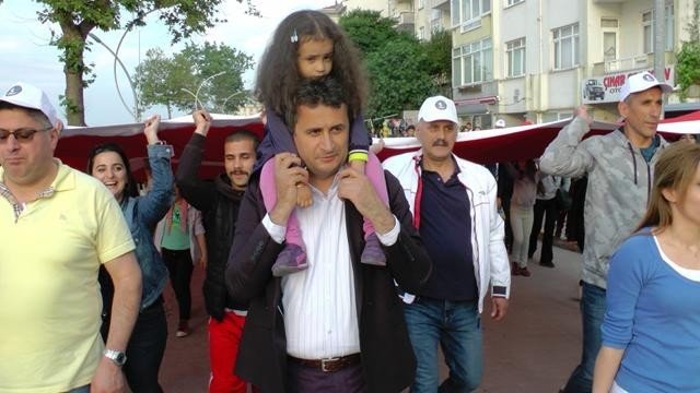 Akçakoca’da Fener Alayı Yürüyüşü Mehteran Eşliğinde Yapıldı