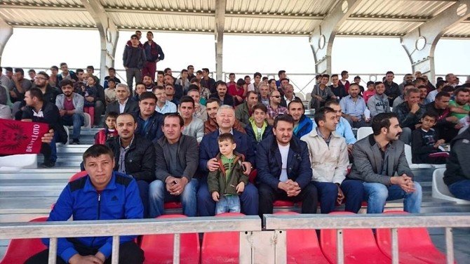 Develi Kaymakamı Duru, Develi Belediyespor-Buğdaylıspor maçını izledi
