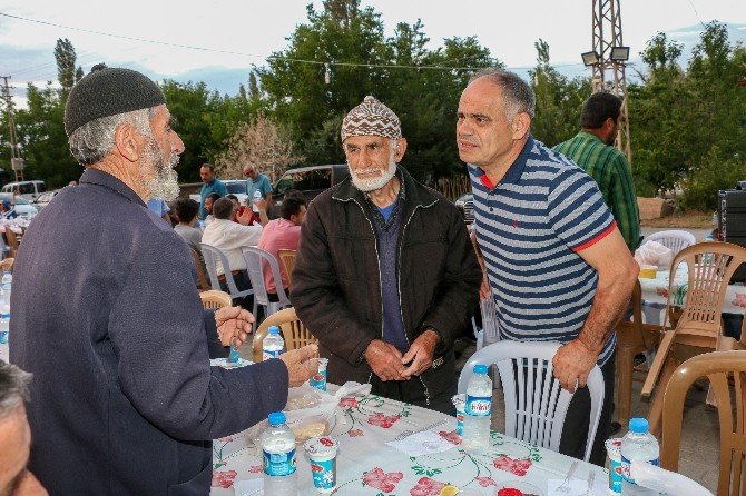 Yahyalı Belediyesi Kardeşlik Sofrasını Çiğilli Mahallesinde Kurdu