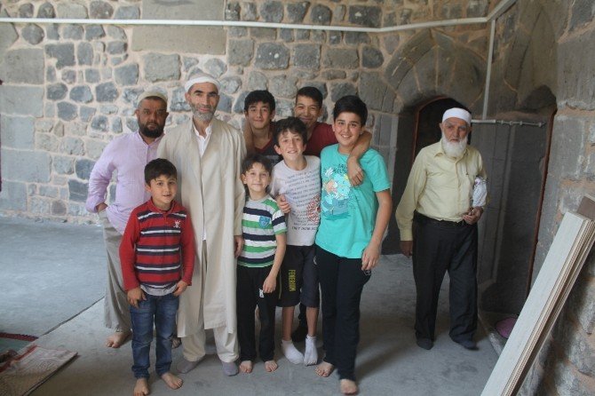 Kayseri’de 50 Kişi İtikafa Kapandı