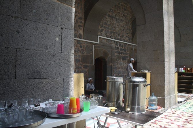 Kayseri’de 50 Kişi İtikafa Kapandı