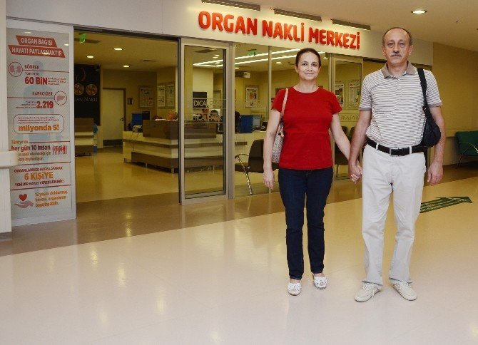 Aile hekimi 26 yıllık eşine böbreğini bağışladı