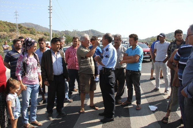 Fethiye’de kaza sonarsı halk yolu trafiğe kapattı