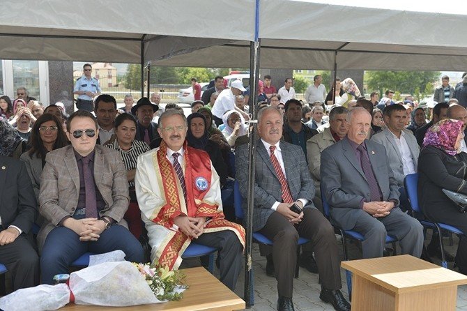 Kazım Karabekir Meslek Yüksekokulu’nda Mezuniyet Sevinci