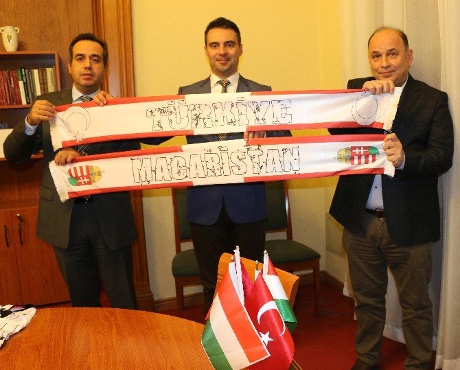 Macaristan ana muhalefet partisi lideri Gabor Vona terörü lanetledi