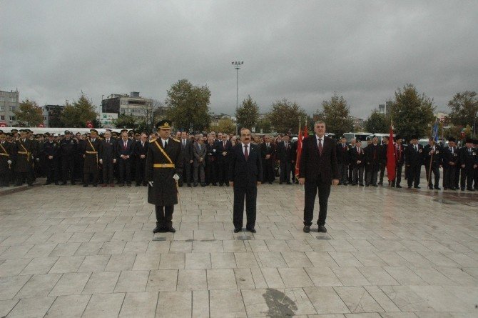 Cumhuriyetin 93. yıl dönümü etkinlikleri çelenk sunumuyla başladı