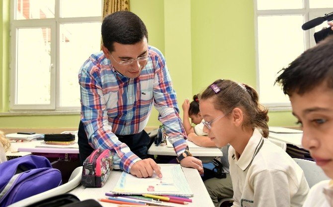 Tütüncü’den Mustafa Adıyaman Ortaokulu’na ziyaret