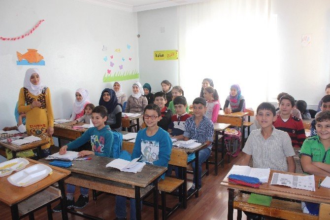 Suriyeli öğrencilerin kayıp yılları hızlandırılmış eğitimle telafi oluyor