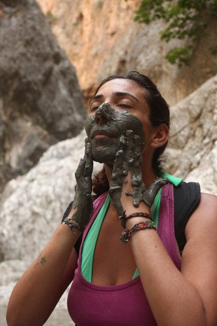 Kartpostallık Saklıkent Kanyonu Ziyaretçi Akınına Uğruyor