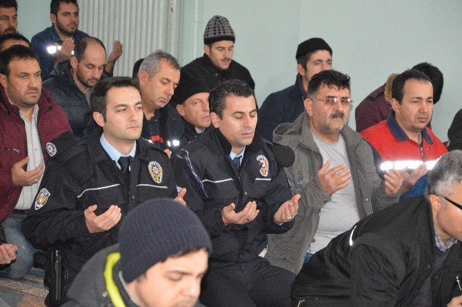 Eti Maden Kırka Bor İşletmesi Camisinde şehitler için mevlit okutuldu, lokma tatlısı dağıtıldı