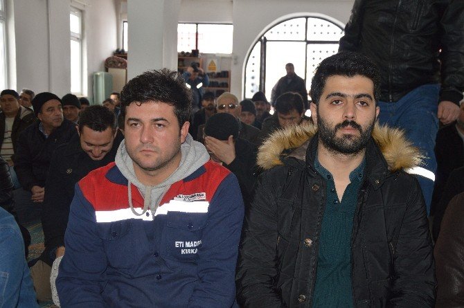 Eti Maden Kırka Bor İşletmesi Camisinde şehitler için mevlit okutuldu, lokma tatlısı dağıtıldı