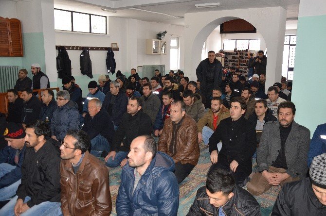 Eti Maden Kırka Bor İşletmesi Camisinde şehitler için mevlit okutuldu, lokma tatlısı dağıtıldı