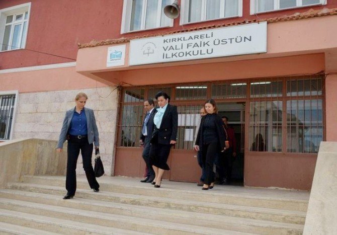 Vali Civelek, okullarda incelemelerde bulundu