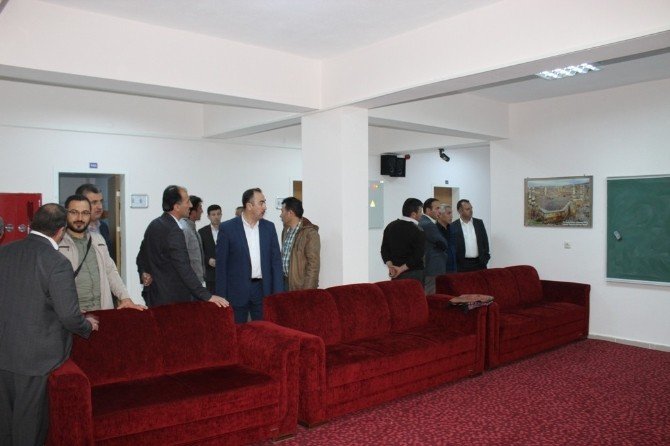 Bayburt Kız Anadolu İmam Hatip Lisesi’nin Okulu Tanıtım Faaliyetleri Sürüyor