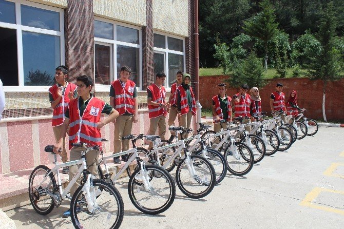 Siirt Kızılay Şubesinden Öğrencilere Bisiklet
