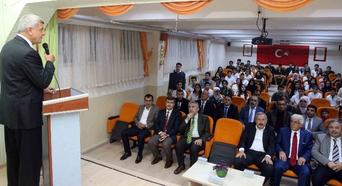 Başkan Karaosmanoğlu, müftülüğün düzenlediği programa katıldı