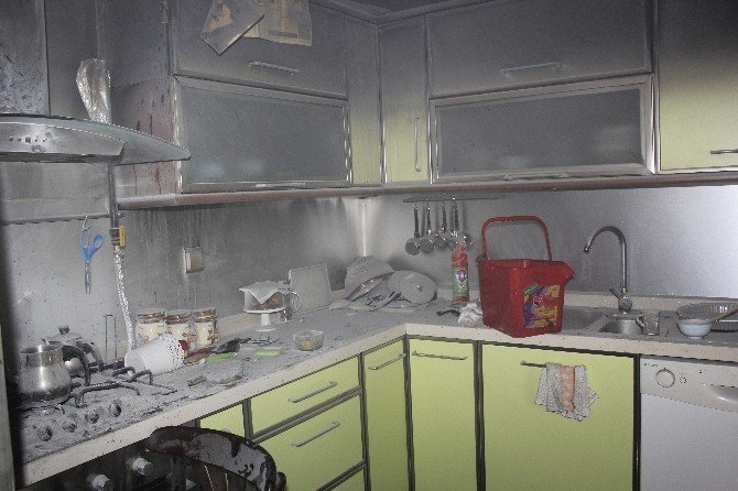 Mutfakta çıkan yangın korkuttu