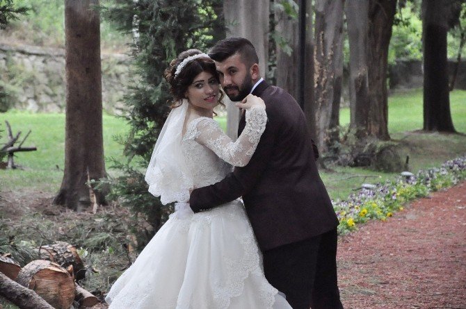 Gebze’de Osman Hamdi Bey Köşkü Gelin Ve Damatların Akınına Uğruyor