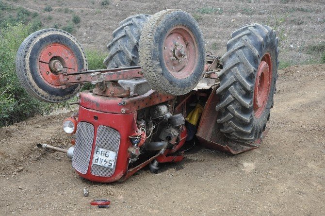 Devrilen traktörün altında kalan şahıs öldü