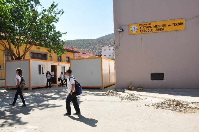 Aynı okul binasında lise ortaokul bir arada!