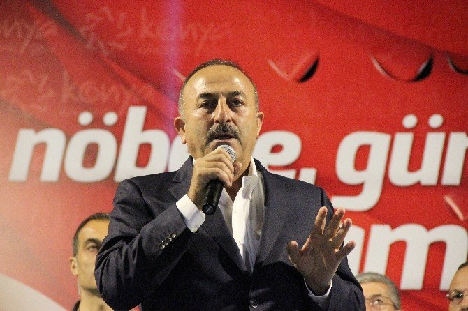 Bakan Çavuşoğlu, Konya’da demokrasi nöbetine katıldı