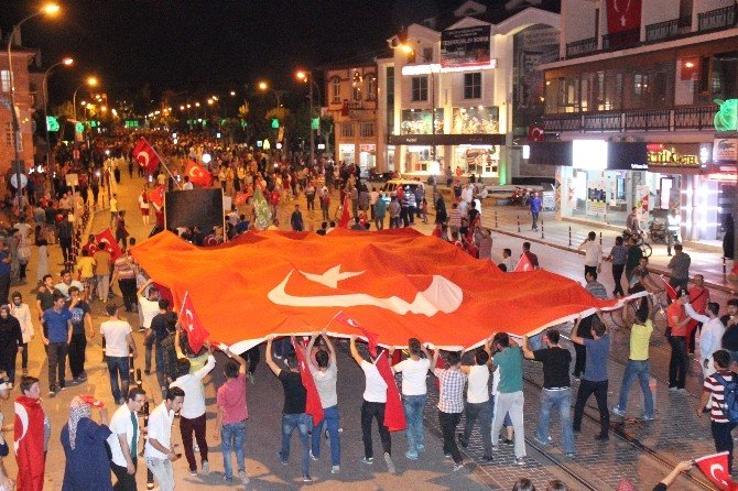 Konya’da Darbe Girişimine Tepki sürüyor