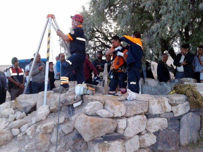 Kuyuya Düşen Kadın Hayatını Kaybetti