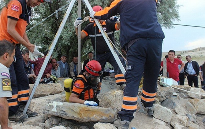 Kuyuya Düşen Kadın Hayatını Kaybetti