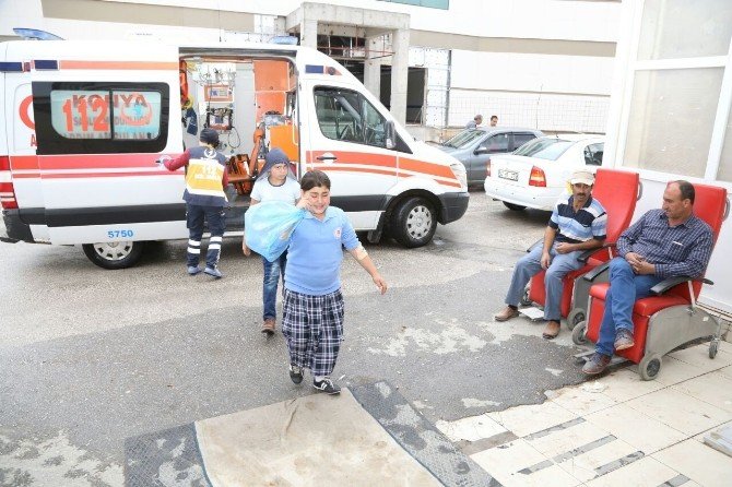 Öğrenciler yemekten zehirlendi