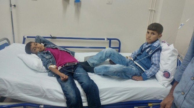 Öğrenciler yemekten zehirlendi